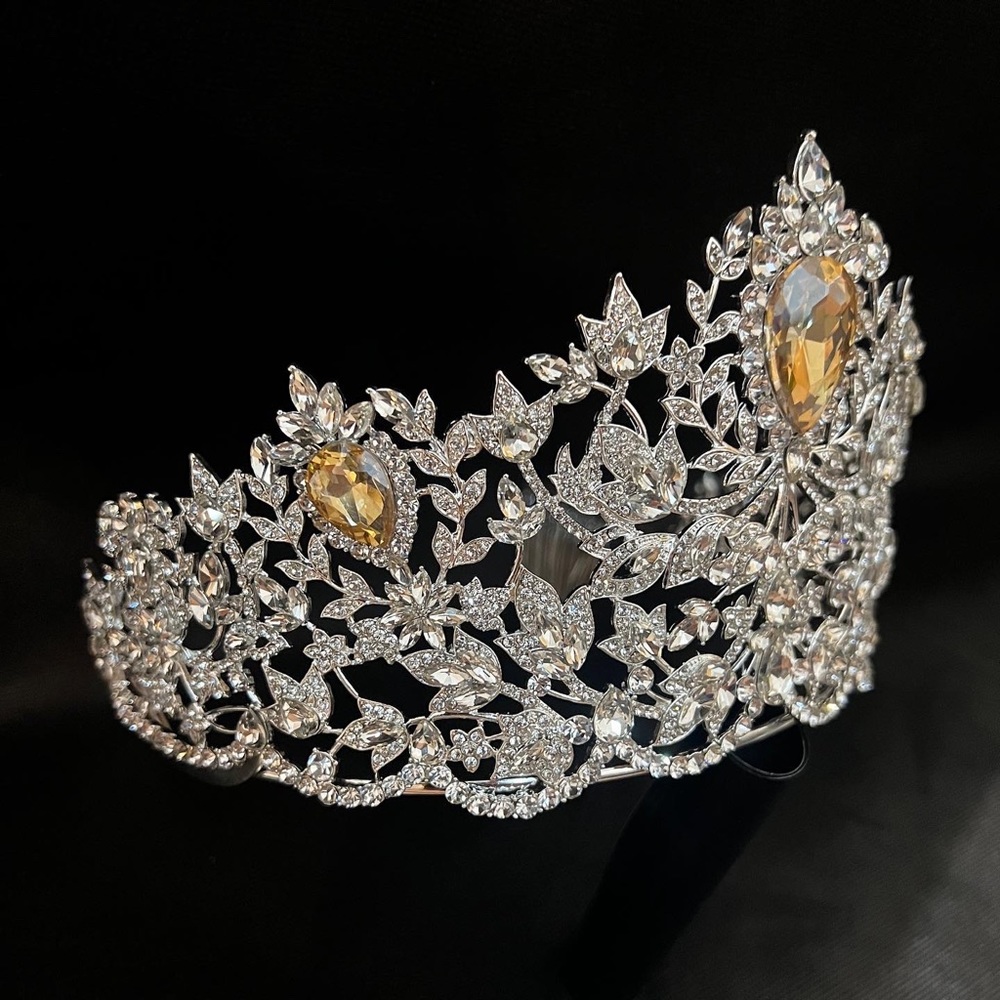 Mouawad Miss Universe Crown -“Power of Unity" rhinestones and silver color crown - Picture 2 of 4